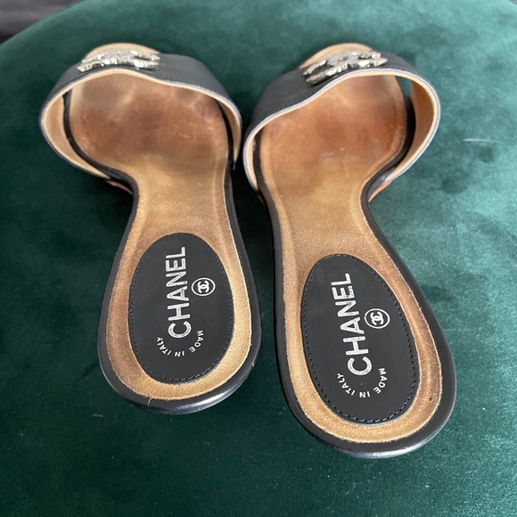 CHANEL blk sandals (slides) w/kitten heels Size 37 - Picture 2 of 12